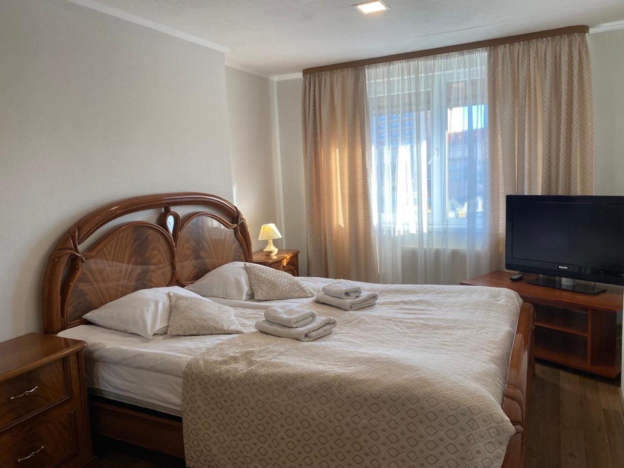 Hotel Europa Truskavets Bagian luar foto