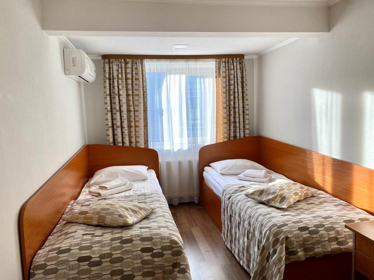 Hotel Europa Truskavets Bagian luar foto