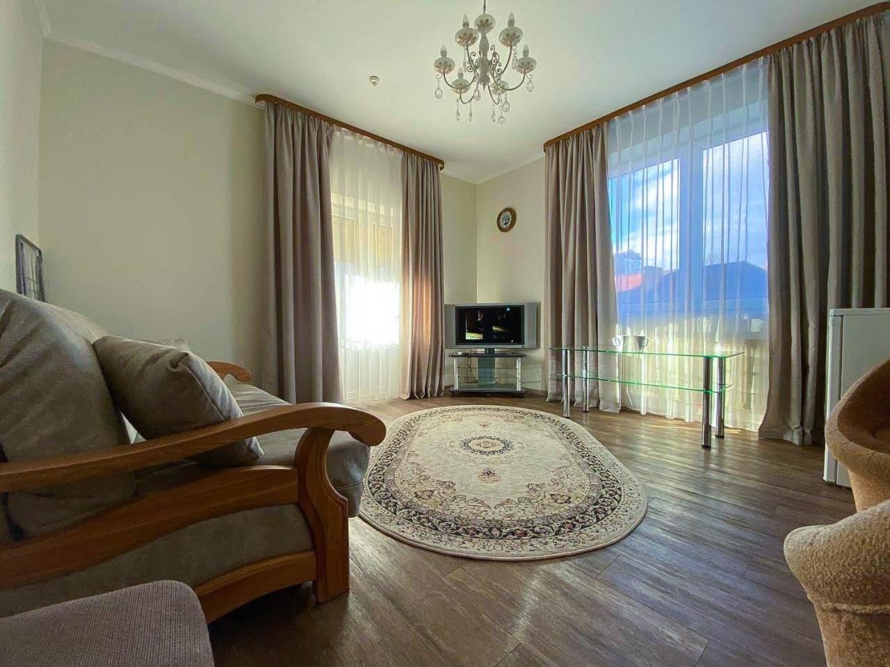 Hotel Europa Truskavets Bagian luar foto