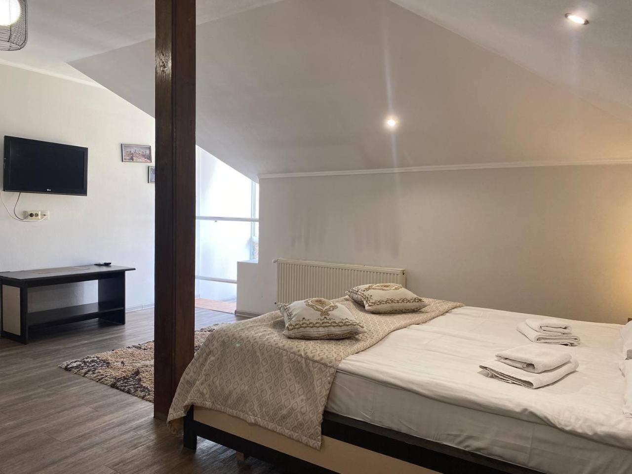 Hotel Europa Truskavets Bagian luar foto