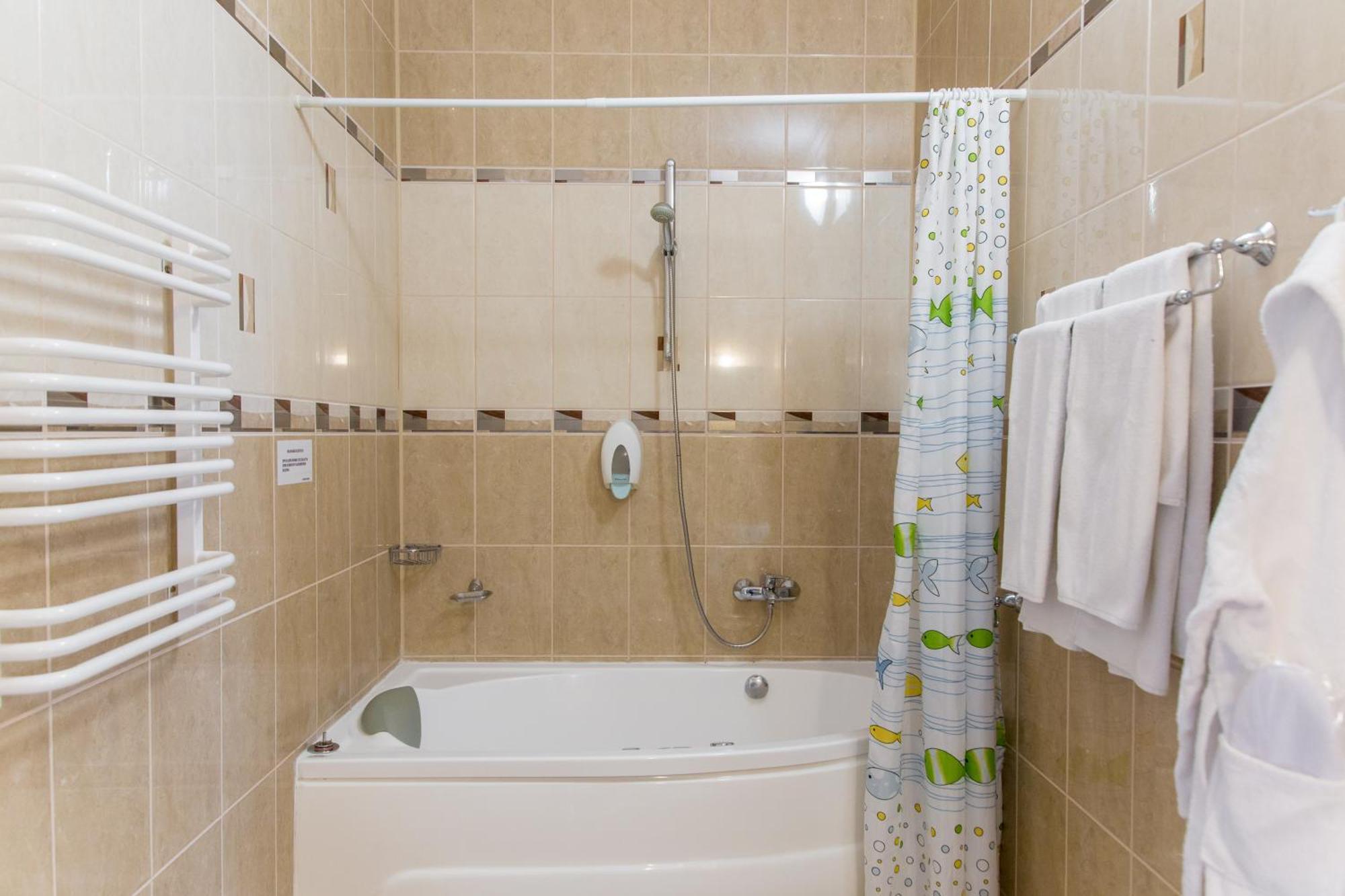 Hotel Europa Truskavets Bagian luar foto