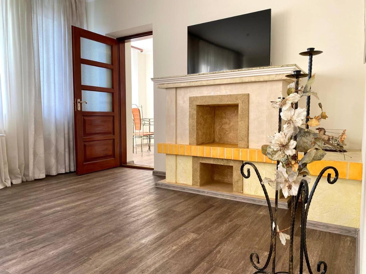 Hotel Europa Truskavets Bagian luar foto