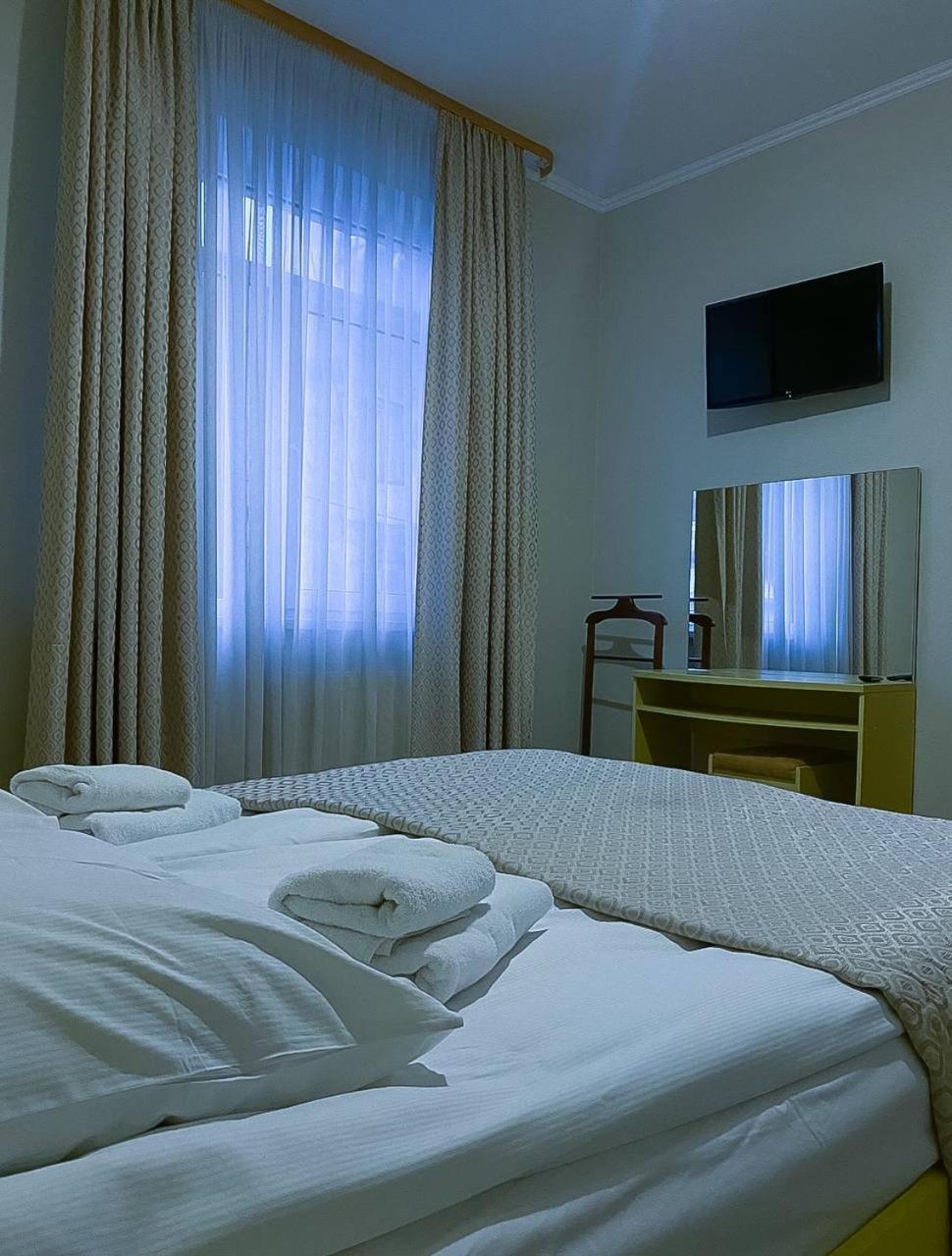 Hotel Europa Truskavets Bagian luar foto