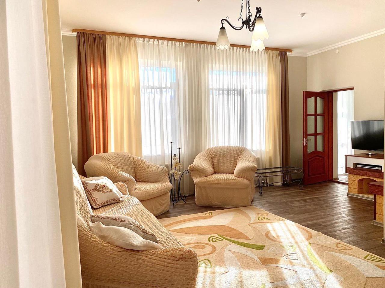 Hotel Europa Truskavets Bagian luar foto