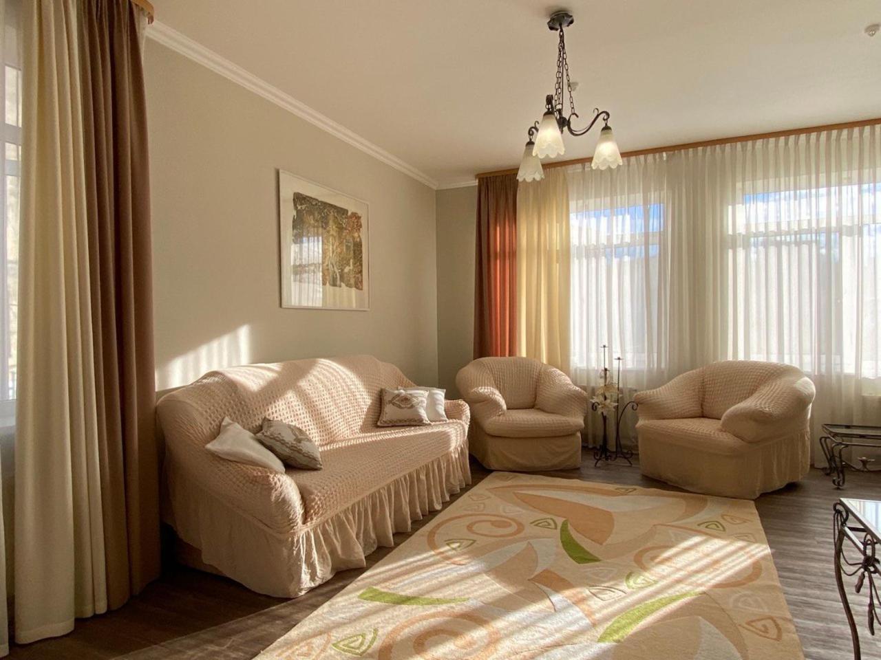 Hotel Europa Truskavets Bagian luar foto