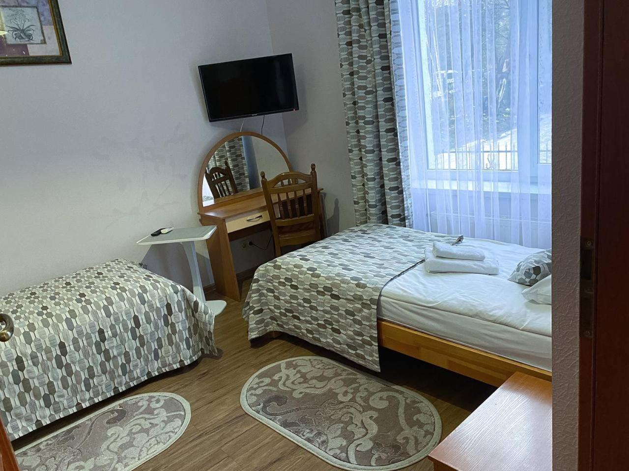 Hotel Europa Truskavets Bagian luar foto
