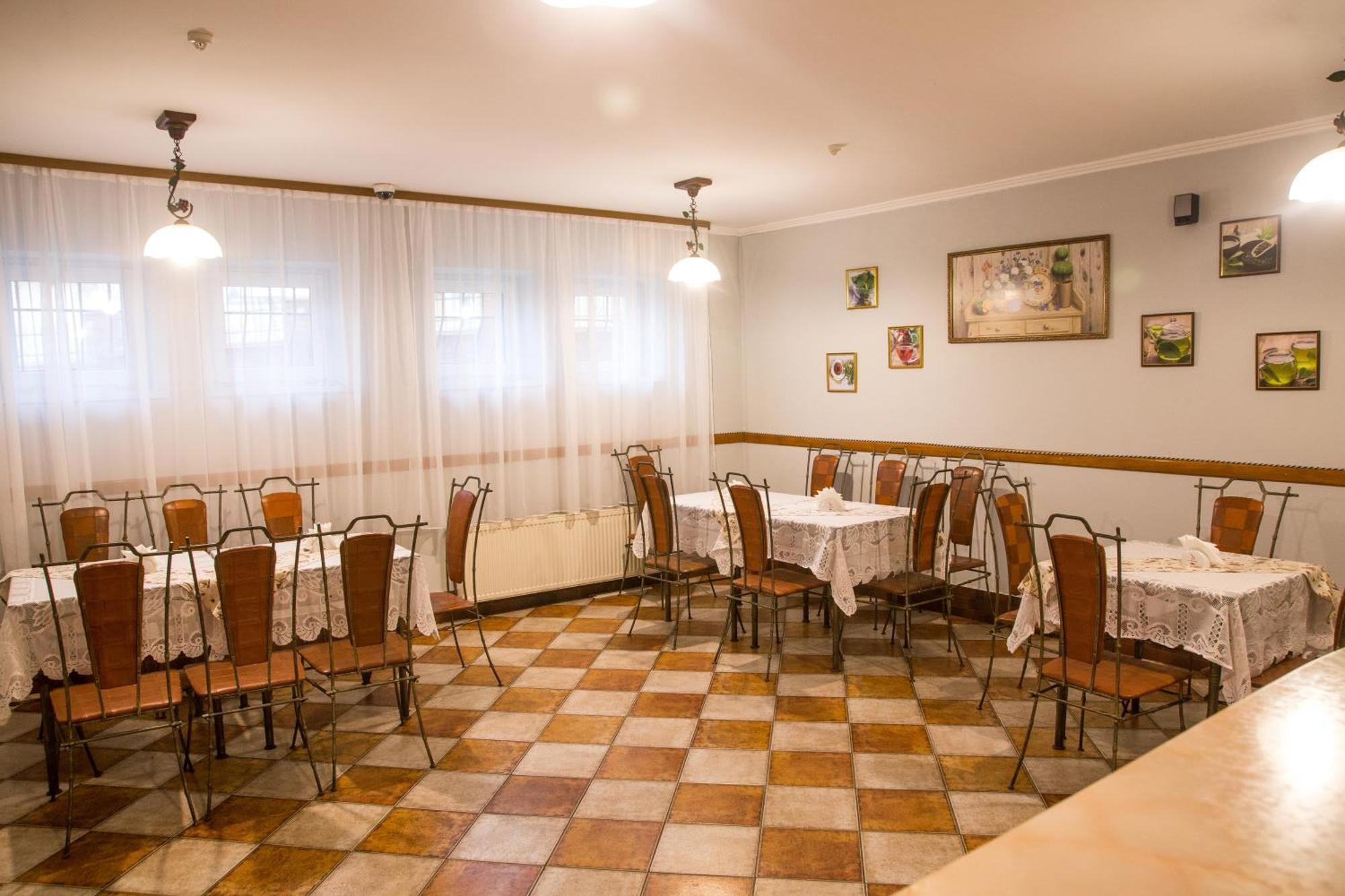Hotel Europa Truskavets Bagian luar foto